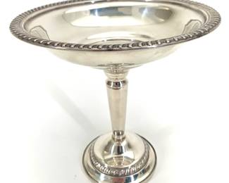 Lot 32	AMERICAN STERLING SILVER COMPOTE, weighted, gadroon border, mid 20th century