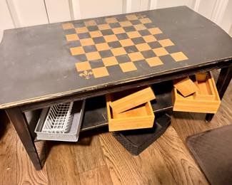 Coffee table w/game