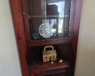 Corner cabinet