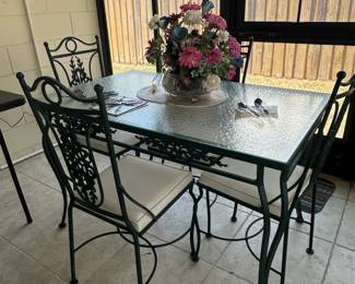 Vintage Russell Woodard Grapevine Pattern Wrought Iron Patio Set