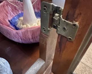 Pulaski Furniture Cherry Curio Cabinet with Glass Doors third image