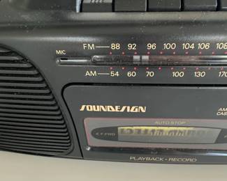 Soundesign AM or FM Stereo Radio Cassette Recorder Boombox second image