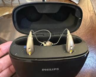 Philips HearLink Hearing Aids with Charging Case