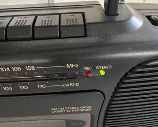 Soundesign AM or FM Stereo Radio Cassette Recorder Boombox third image