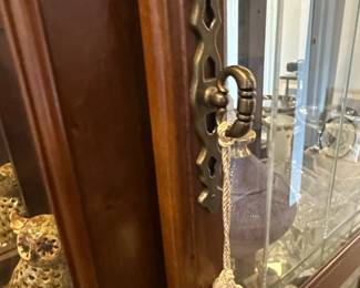 Pulaski Furniture Cherry Curio Cabinet with Glass Doors second image