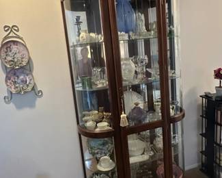 Pulaski Furniture Cherry Curio Cabinet with Glass Doors