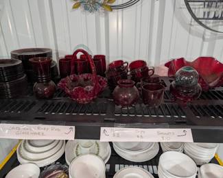 Cape cod cranberry dishware set