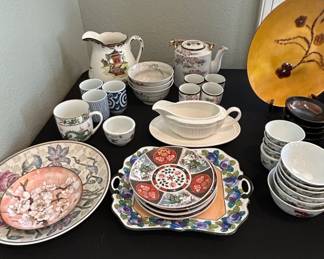 Assorted Japanese and Chinese Porcelain Dinnerware and Serveware fourth image