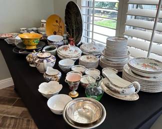Assorted Japanese and Chinese Porcelain Dinnerware and Serveware