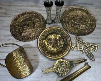 Lot #164 Vintage Brass Lot Wall Plates Hammered Bucket Butterfly Trivet Vases 9pc