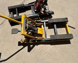 Lot #51 Harbor Freight Tools Hydraulic Foot Pedal Operated Motorcycle Lift Jack Stand Set