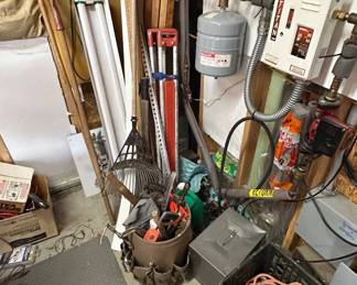 Lot #126 Mixed Tool Lot Pittsburgh Pro Level Garden Tools Hand Tools Rope Crate