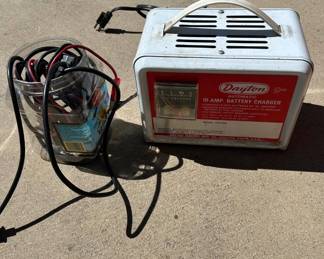 Lot #71 Vintage Dayton Automatic 10-Amp Battery Charger Model 2Z578B Chicago USA Auto Tool