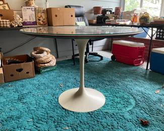 Mid-century KNOLL. Table.