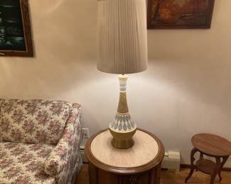 MID CENTURY LAMP.