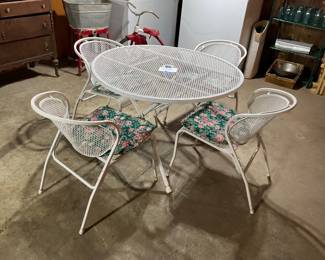 Vintage metal patio table and chairs
