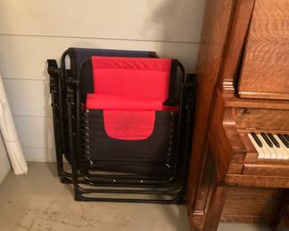 LIKE NEW PATIO LOUNGE CHAIRS