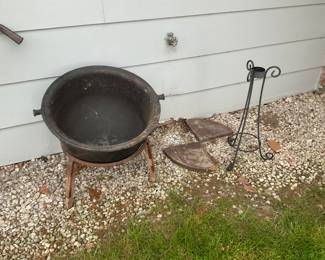 NICE CASTIRON KETTLE