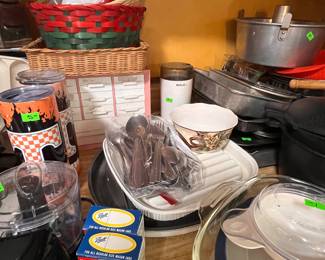 ASSORTED KITCHEN