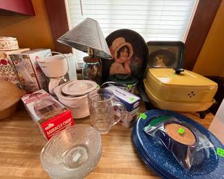 ASSORTED KITCHEN