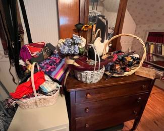 ANTIQUE DRESSER
