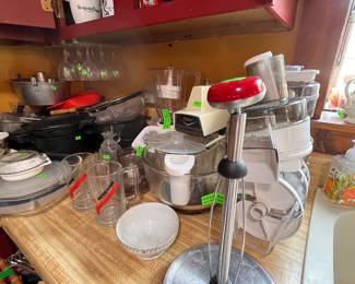 ASSORTED KITCHEN