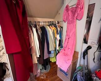 WOMEN'S CLOTHING