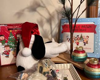 PEANUTS CHRISTMAS DECOR