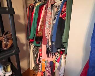 WOMEN'S CLOTHING