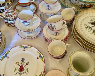 Saint-Amand cups and saucers and 4 plates
