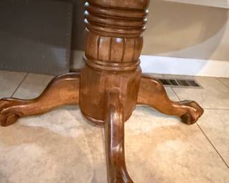 Oak Pedestal Dining Table with Four Windsor Chairs