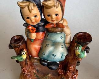 Goebel "Coquettes" Figurine
