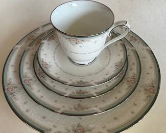 Noritake Greenbrier 4101 China Set