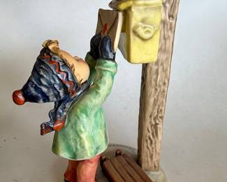 Hummel "A Letter to Santa Claus" Figurine #340