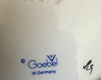 Goebel Hummel "Telling her Secret" Figurine 196/0 1948 TMK-2