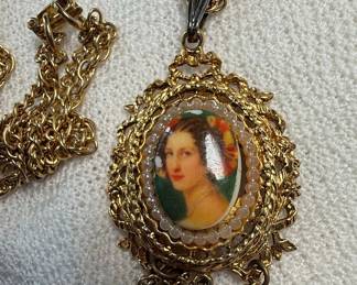 ARTCO Portrait Pendant Necklace