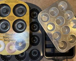 Wilton 6-Cavity Doughnut Pan