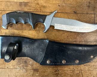 The Defender 140 Stainless Steel Hunting Knife