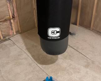 Everlast punching bag with accessories
