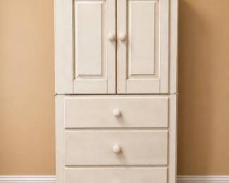 Storage cabinet with 3 drawers