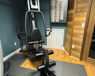Parabody GS4 gym system with leg press