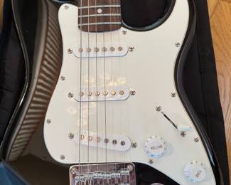 Squire mini stratocaster by Fender, 3/4 size