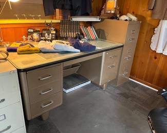 Desk, Filing Cabinets 
