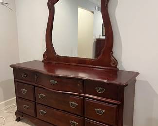 Nine-drawer with mirror.
