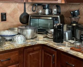 Small kitchen appliances and baking pans
