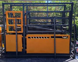 2025 Landhonor LHR-CSC10 10' Cattle Squeeze Chute, Unused