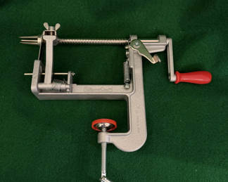 Lot 8: Pampered Chef Apple Peeler/Corer/Slicer