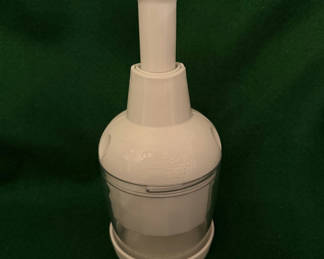 Lot 11: Pampered chef Food Chopper
