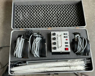 Lot 28: Novatron 500 VR studio lighting kit with stands and accessories