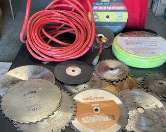 Lot 75: Assorted circular saw blades, grinding discs, and air hoses